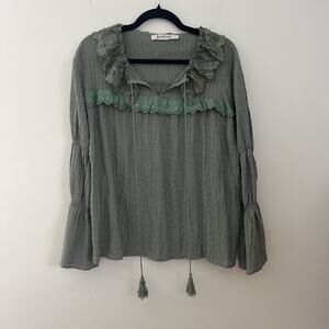 Three Birds Best Women’s Flare Sleeve‎ Tassel Blouse Size Small Green